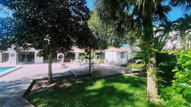 8429 Forest Hills Drive 305, Coral Springs, FL 33065