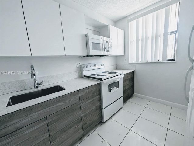 8429 Forest Hills Drive 305, Coral Springs, FL 33065