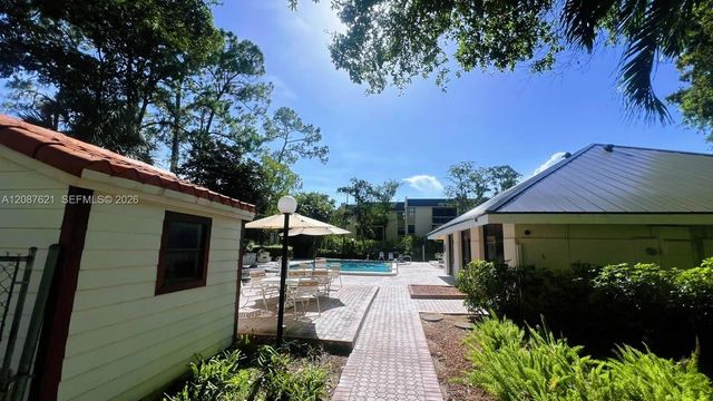 8429 Forest Hills Drive 305, Coral Springs, FL 33065