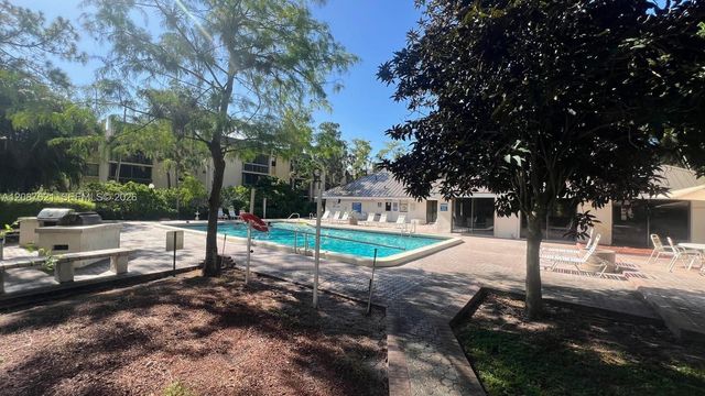 8429 Forest Hills Drive 305, Coral Springs, FL 33065