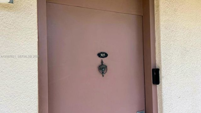 8429 Forest Hills Drive 305, Coral Springs, FL 33065