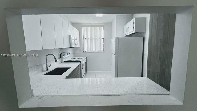 8429 Forest Hills Drive 305, Coral Springs, FL 33065