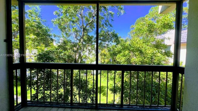 8429 Forest Hills Drive 305, Coral Springs, FL 33065