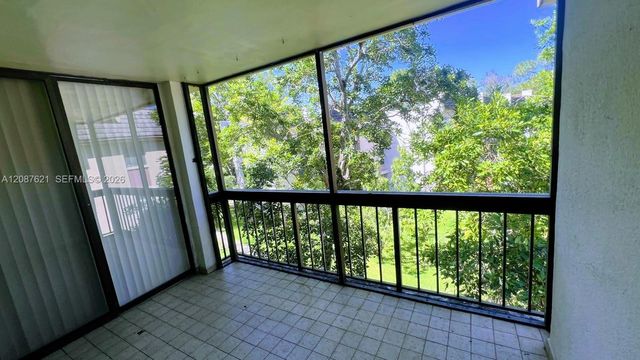 8429 Forest Hills Drive 305, Coral Springs, FL 33065