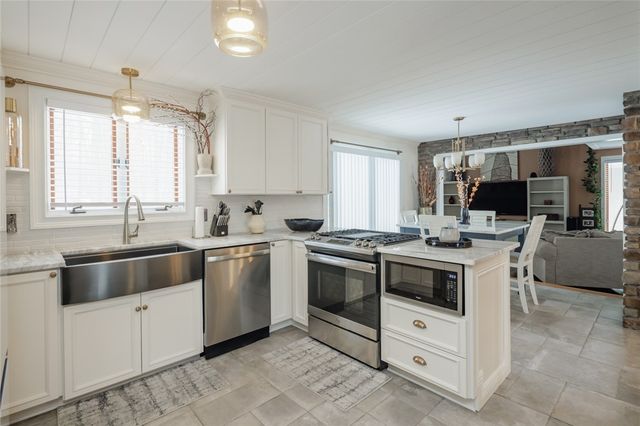 229 Creighton Lane, Greece, NY 14612