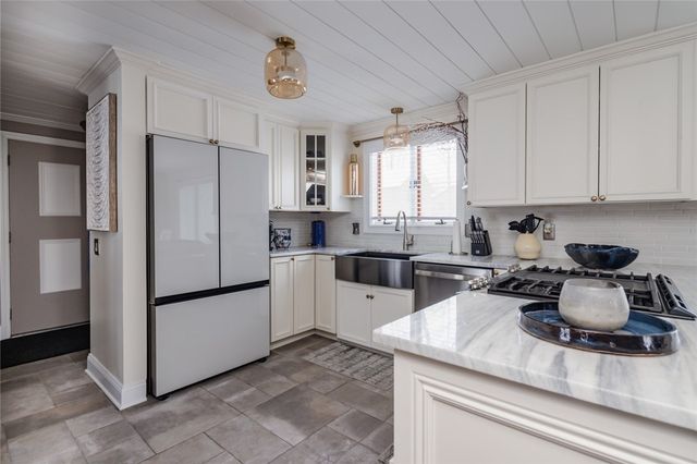 229 Creighton Lane, Greece, NY 14612