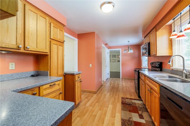 7 Old Post Road, Perinton, NY 14450