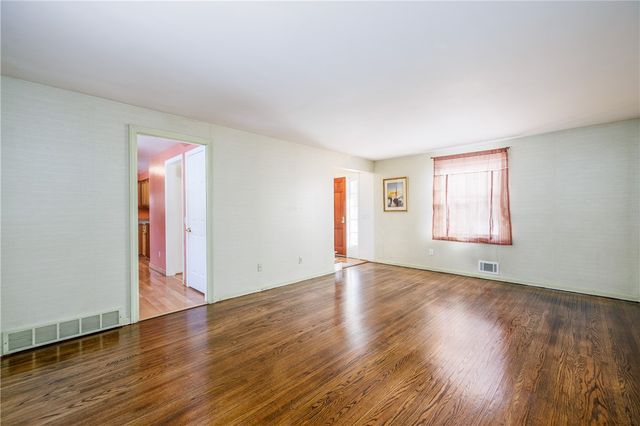 7 Old Post Road, Perinton, NY 14450