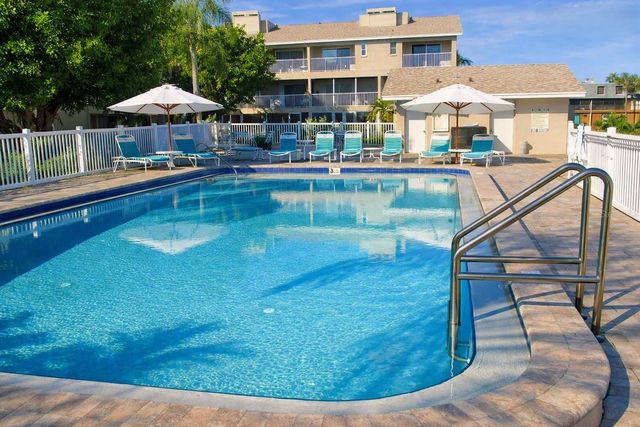 255 CAPRI CIRCLE N 30, Treasure Island, FL 33706
