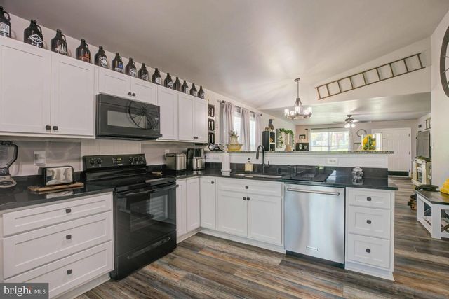 839 JEFFERSON AVE, Charles Town, WV 25414