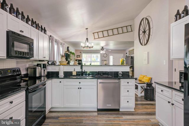 839 JEFFERSON AVE, Charles Town, WV 25414