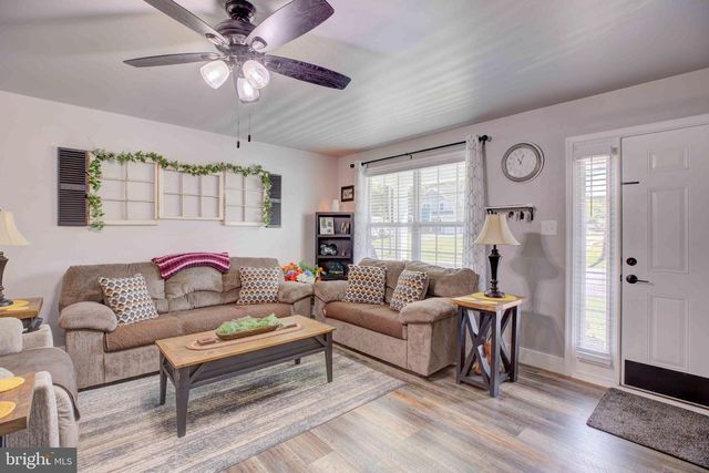 839 JEFFERSON AVE, Charles Town, WV 25414