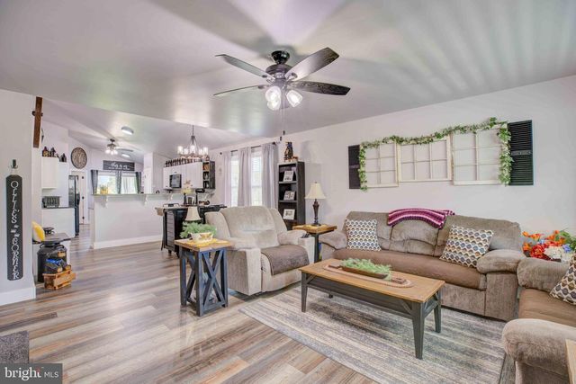 839 JEFFERSON AVE, Charles Town, WV 25414