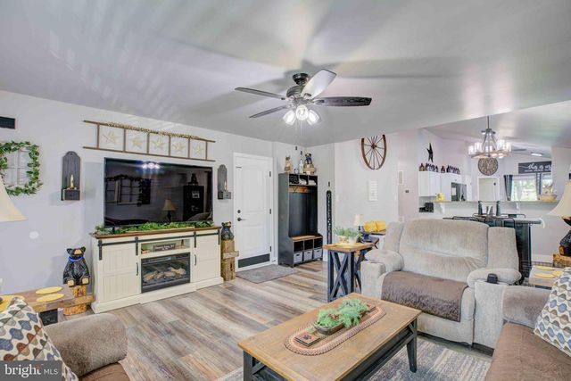 839 JEFFERSON AVE, Charles Town, WV 25414