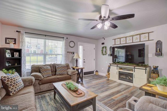 839 JEFFERSON AVE, Charles Town, WV 25414