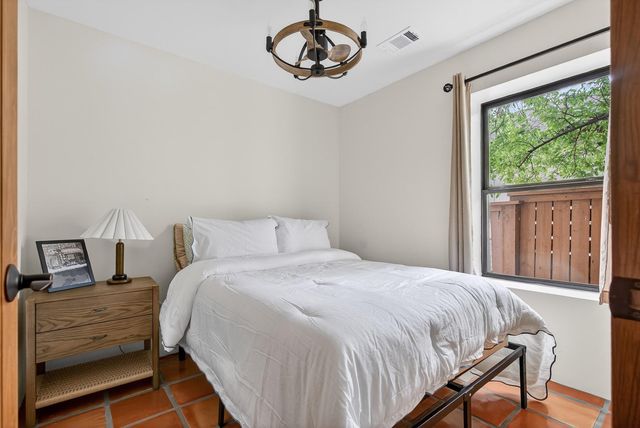 2519 E 4th ST 1, Austin, TX 78702