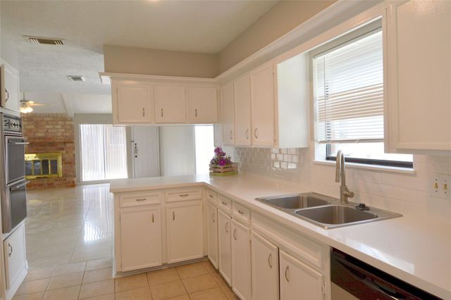 10127 Sagegate Drive, Houston, TX 77089