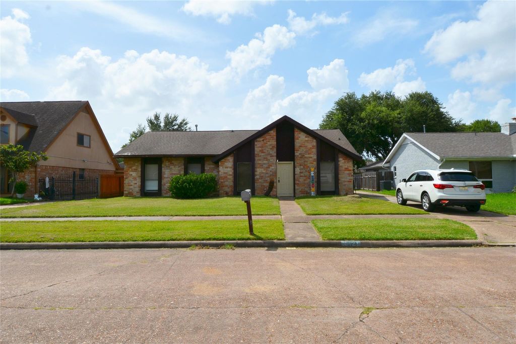 10127 Sagegate Drive, Houston, TX 77089