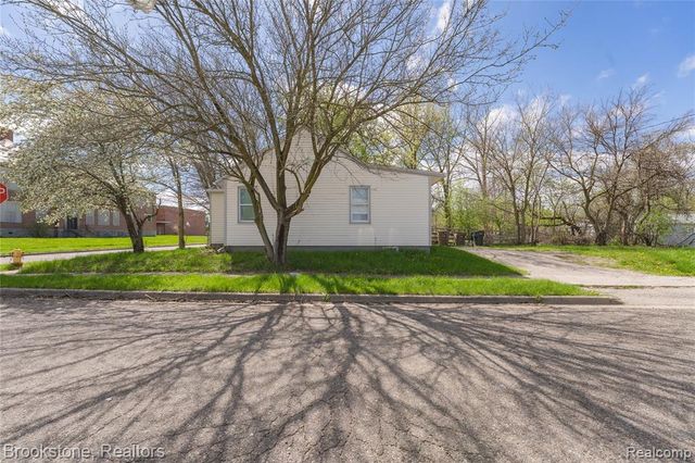 524 Luther Avenue, Pontiac, MI 48341