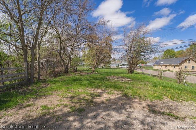 524 Luther Avenue, Pontiac, MI 48341
