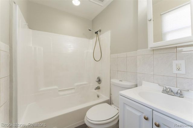 524 Luther Avenue, Pontiac, MI 48341