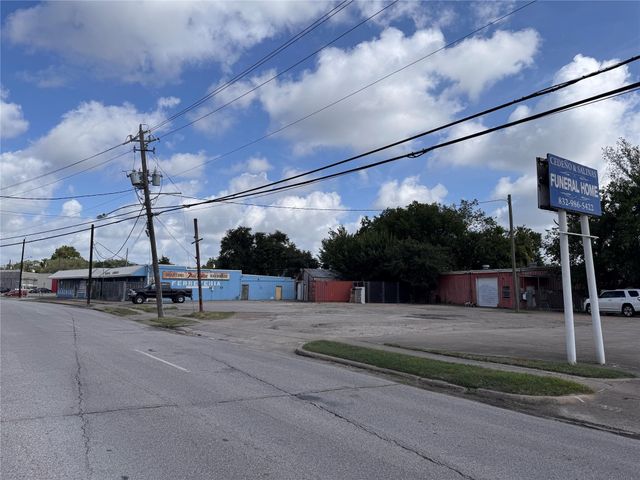 7151 Lawndale Street, Houston, TX 77023