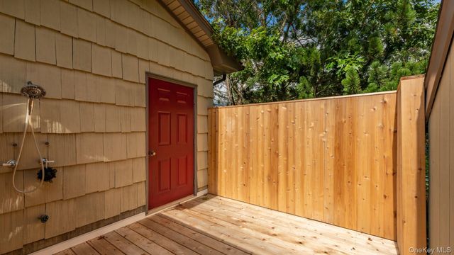 254 Meeting House Creek Road, Aquebogue, NY 11901