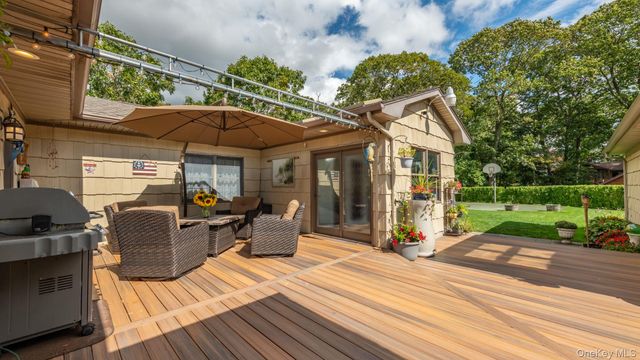 254 Meeting House Creek Road, Aquebogue, NY 11901