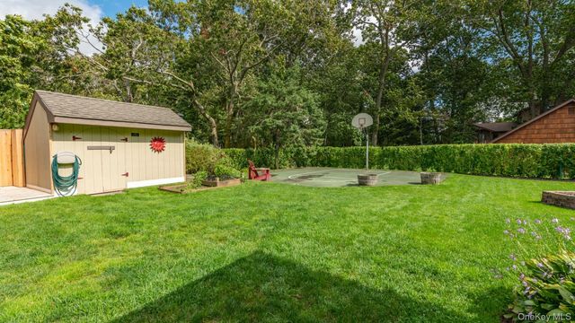 254 Meeting House Creek Road, Aquebogue, NY 11901