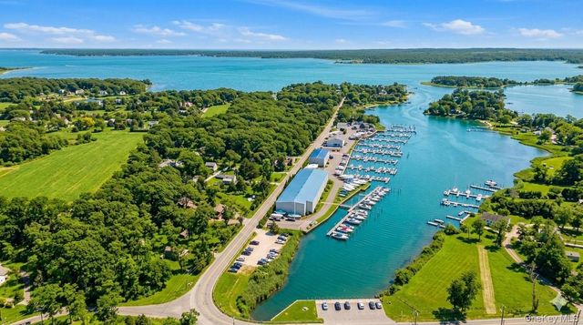 254 Meeting House Creek Road, Aquebogue, NY 11901