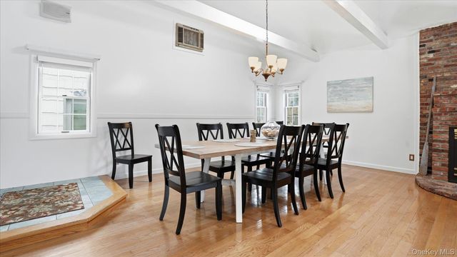 254 Meeting House Creek Road, Aquebogue, NY 11901