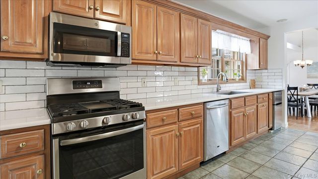 254 Meeting House Creek Road, Aquebogue, NY 11901