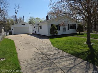1072 Cloverlawn Drive, Pontiac, MI 48340