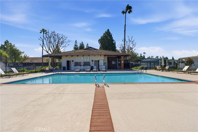 24001 Muirlands 11, Lake Forest, CA 92630