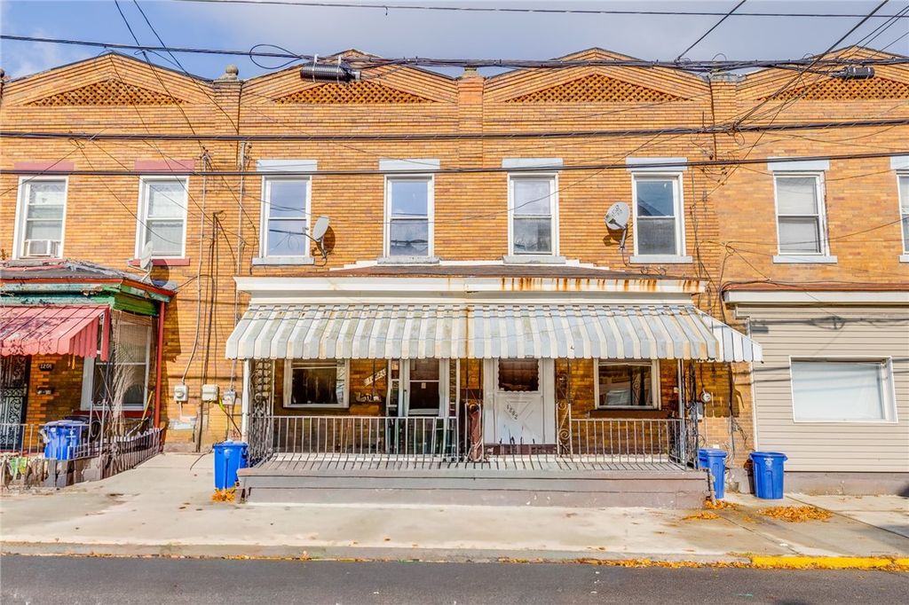 1202.5 Woodland Ave, Marshall Shadeland, PA 15212