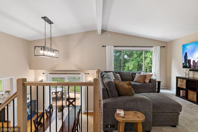 10581 Lake Fall Drive, Eden Prairie, MN 55347
