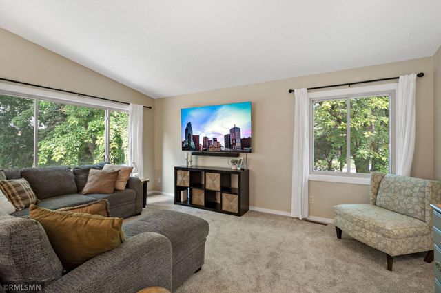 10581 Lake Fall Drive, Eden Prairie, MN 55347