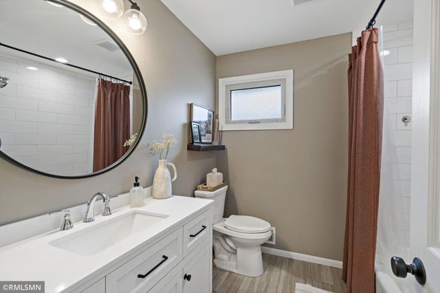 10581 Lake Fall Drive, Eden Prairie, MN 55347