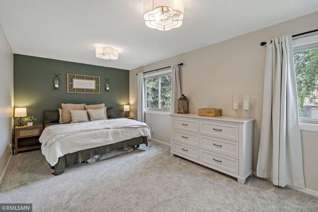 10581 Lake Fall Drive, Eden Prairie, MN 55347