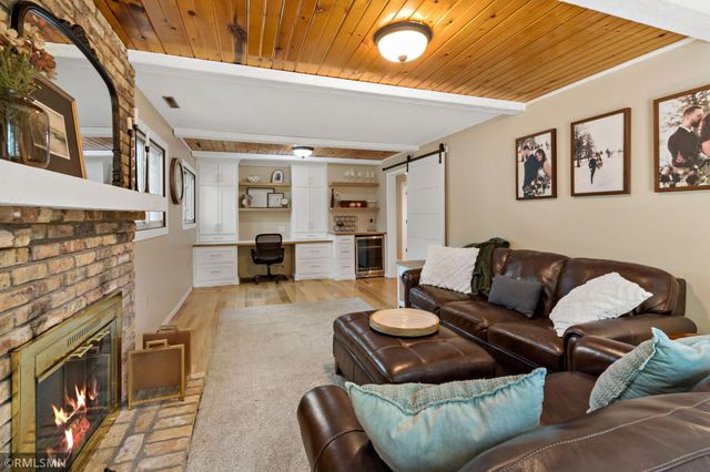 10581 Lake Fall Drive, Eden Prairie, MN 55347