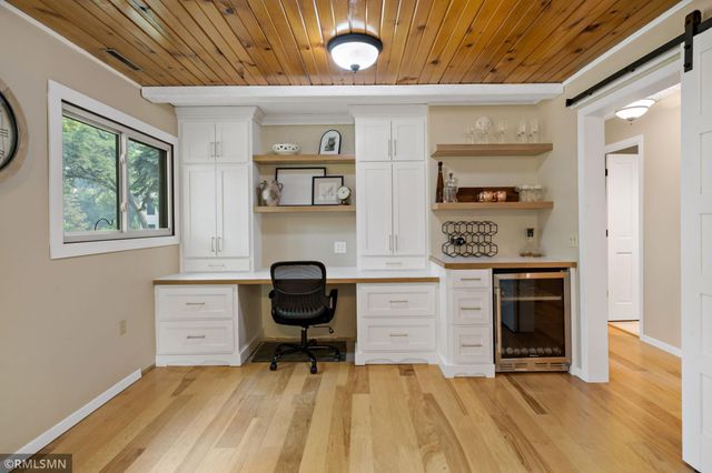 10581 Lake Fall Drive, Eden Prairie, MN 55347