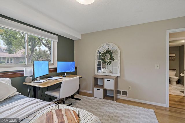 10581 Lake Fall Drive, Eden Prairie, MN 55347