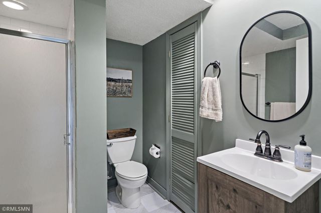 10581 Lake Fall Drive, Eden Prairie, MN 55347