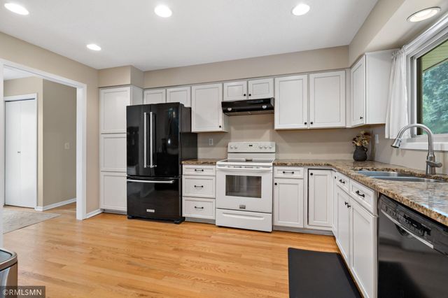10581 Lake Fall Drive, Eden Prairie, MN 55347