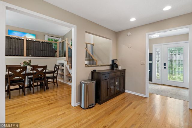 10581 Lake Fall Drive, Eden Prairie, MN 55347