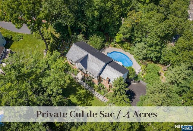 24 Red Rock Court, Ridgewood, NJ 07450