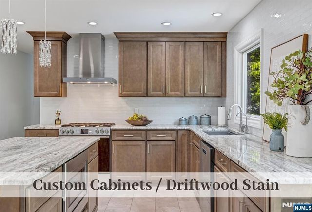 24 Red Rock Court, Ridgewood, NJ 07450