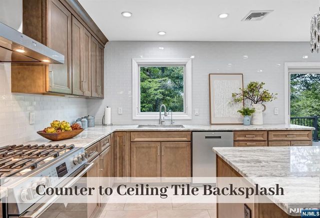 24 Red Rock Court, Ridgewood, NJ 07450