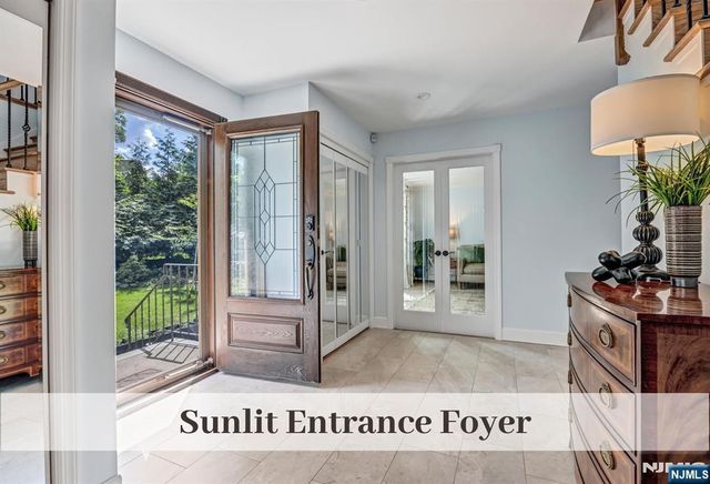 24 Red Rock Court, Ridgewood, NJ 07450