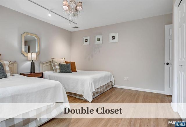 24 Red Rock Court, Ridgewood, NJ 07450
